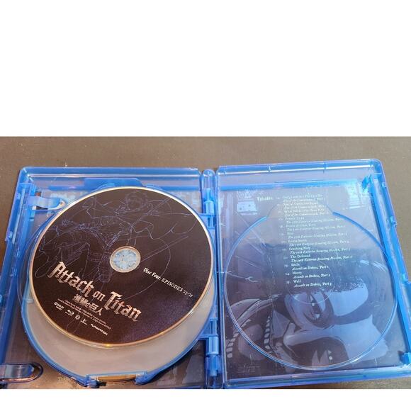 Attack on Titan: Part 2 [Limited Edition] [4 Discs] [Blu-ray/DVD] - Picture 6 of 7